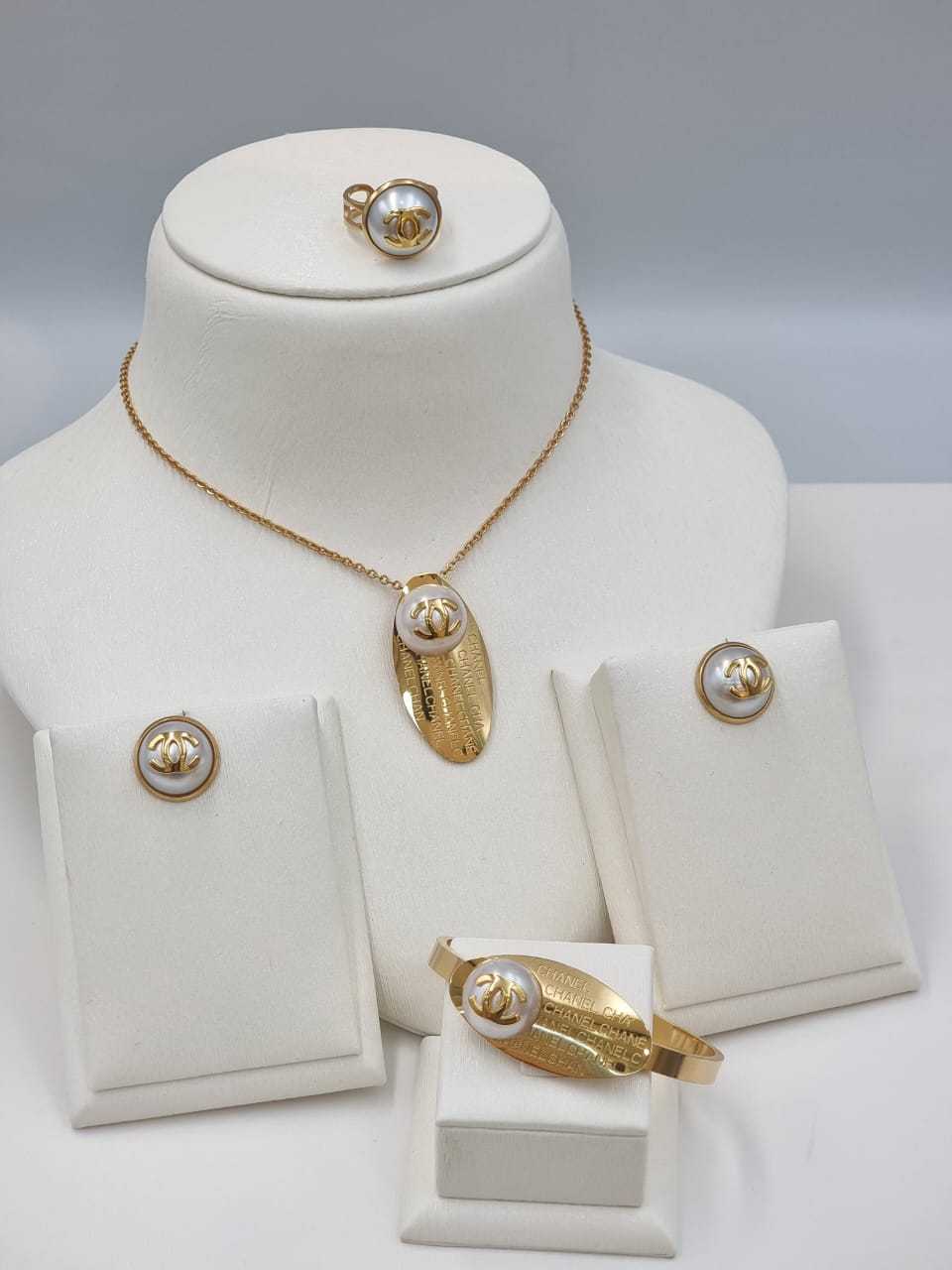 Golden Pearl Emblem Jewelry Set